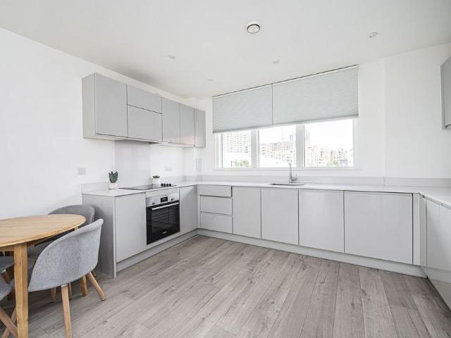 Corsican Square, E3, Tower Hamlets. 2 bed flat to rent £3,500 pcm £808 pw
