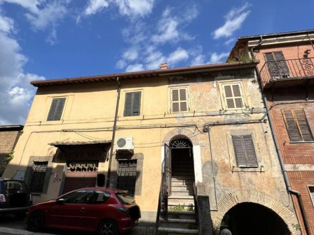 Corso Umberto I 93 8 vani 170mq