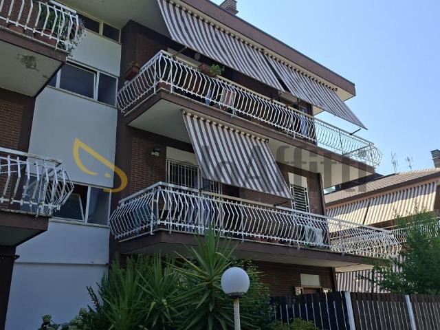 Corso Vittoria Colonna 87b 5 vani 160mq