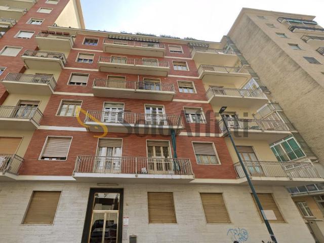Corso Carlo e Nello Rosselli 115 bilocale 70mq