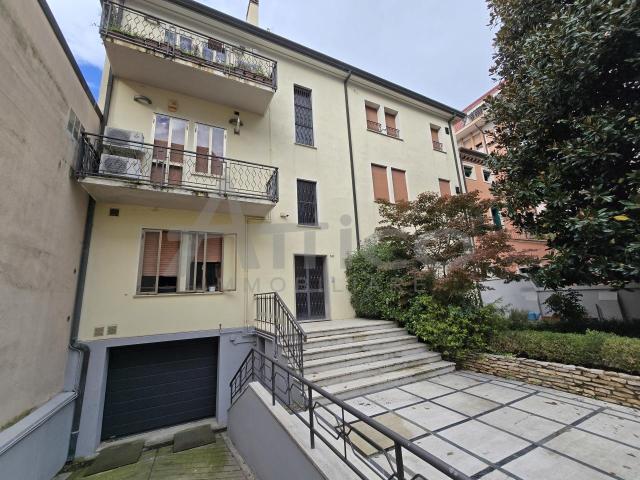 Corso del Popolo RO 6 vani 150mq