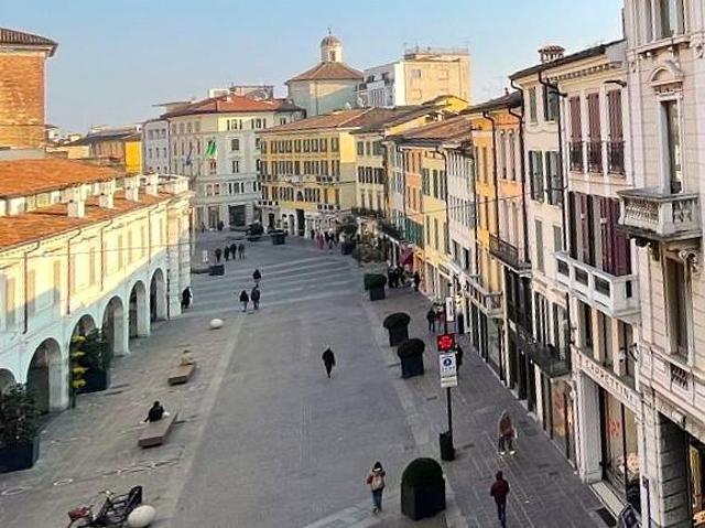Corso Giuseppe Zanardelli 142mq