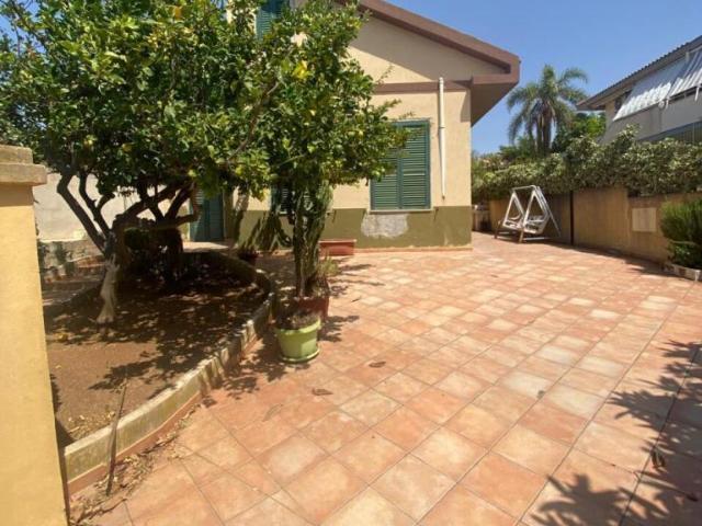 Corso Mediterraneo 95 8 vani 200mq
