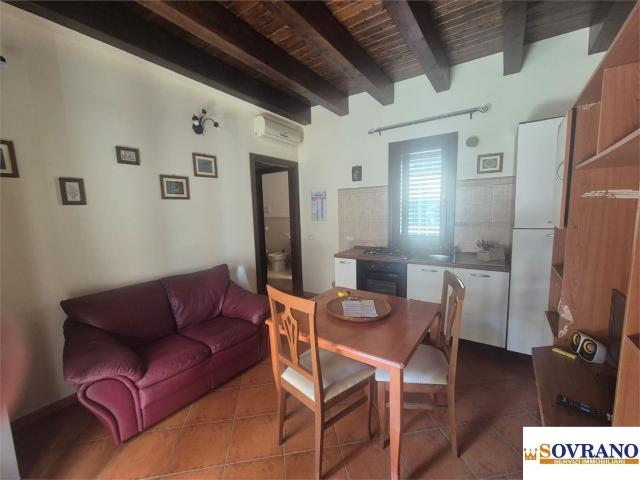 CORSO PISANI: BIVANI ARREDATO PIANO 2°