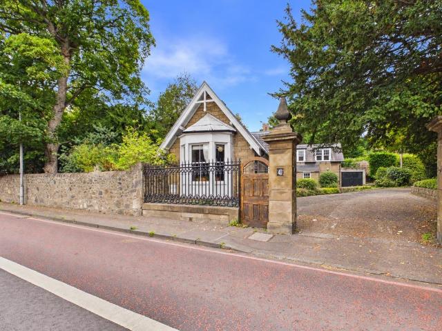 Corstorphine Road, Corstorphine. 3 bed semi detached house to rent £2,000 pcm £462 pw