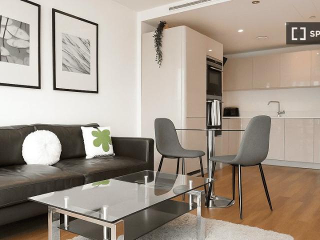 Costa, 1 Aldgate, London, EC3N 1RE, United Kingdom | 1 bed apartment for rent #169791698 | Rentberry