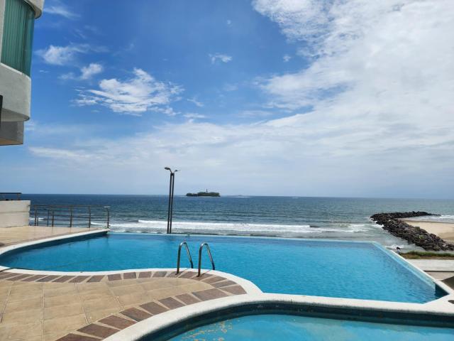 Costa de Oro, Departamento en RENTA de 3 rec?maras en Torre Aqua frente al mar