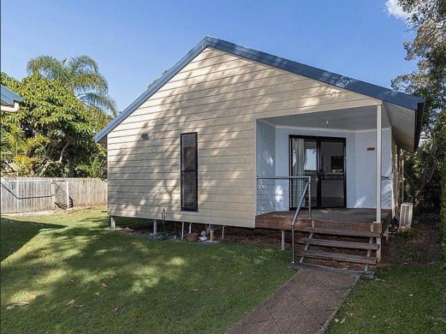 Costal And Comfortable Living Streets Away From The Beach