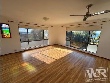 COSTAL LIVING WITH OCEAN VIEWS IN A PRESTIGIOUS LOCATION