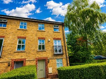Costins Walk, Berkhamsted HP4, 4 bed property to rent, £2,950 pcm | PrimeLocation