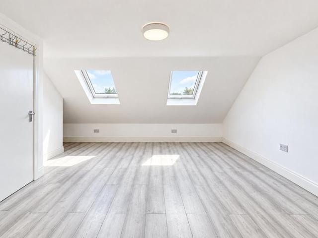 Costons Lane, Greenford, UB6 2 bed apartment to rent £1,900 pcm £438 pw
