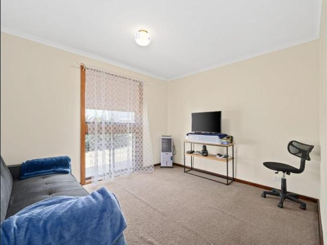 Cosy & neat unit close to the Beach!