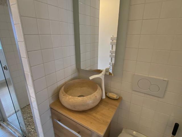 Cosy one bedroom off Saint Paul, Paris Amsterdam Apartments for Rent