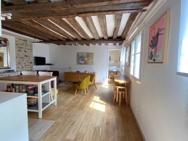 Cosy one bedroom off Saint Paul, Paris Amsterdam Apartments for Rent