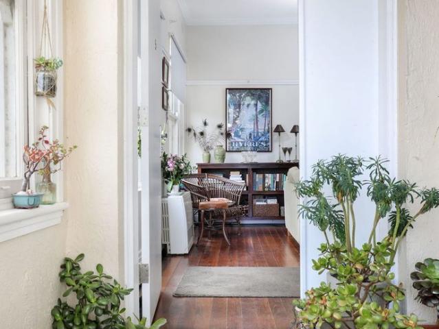 Cosy One Bedroom Flat, Close To Town!