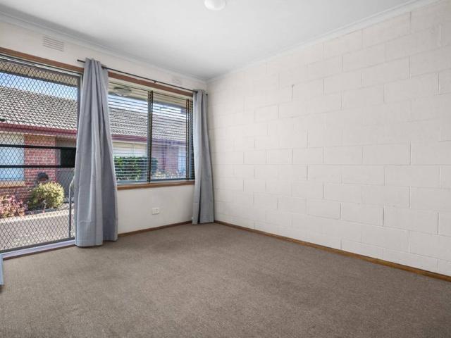 COSY | ONE BEDROOM UNIT | GREAT LOCATION