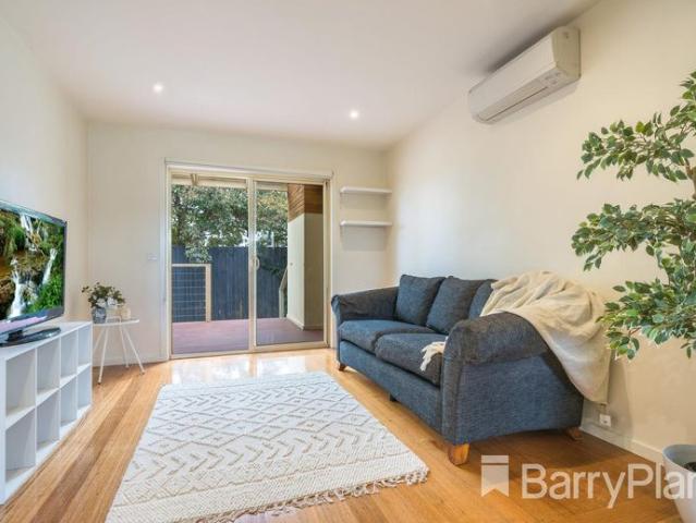 Cosy one bedroom unit in a convenient Belmont location