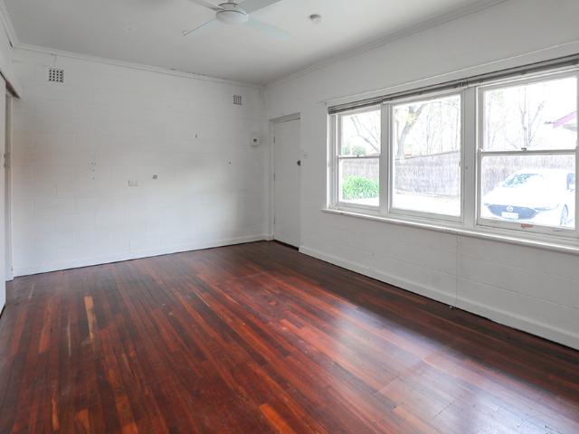 Cosy One Bedroom Unit in Prime Location!