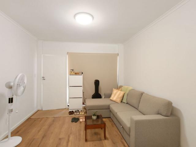 Cosy One Bedroom Unit with Undercover Parking!
