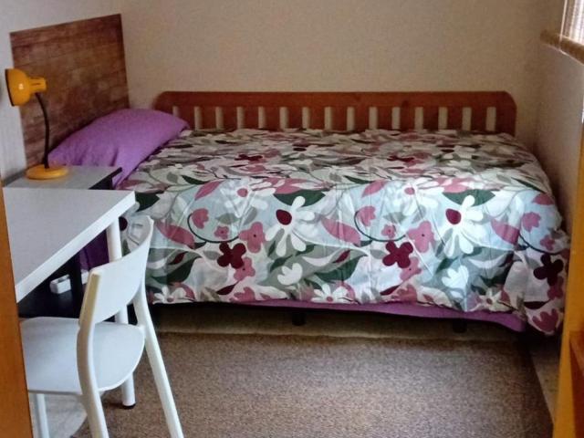 Cosy and warm single bedroom in El Clot