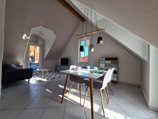 Cosy and bright flat located in Frankfurt am Main with two balconies, Frankfurt Amsterdam Apartments for Rent