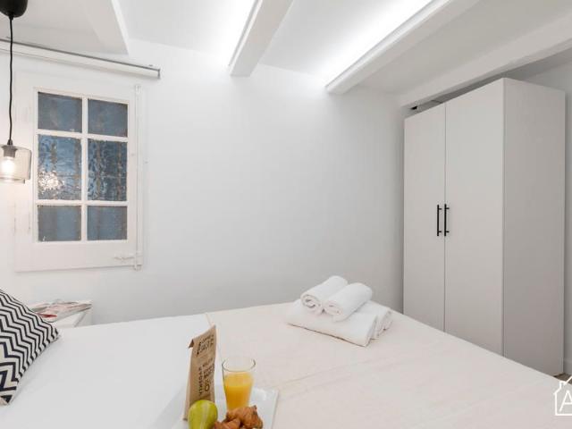 Cosy and Contemporary Two Bedroom Apartment in Gracia Neighbourhood