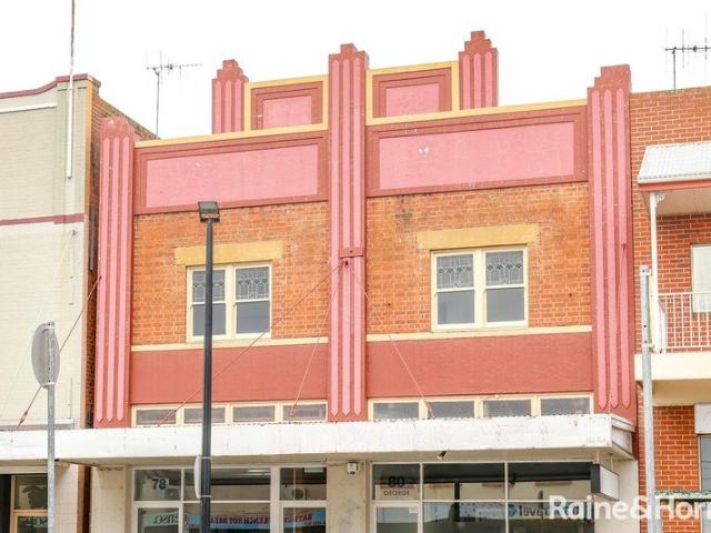 Cosy Apartment in CBD Located on the 1st Floor Available Now