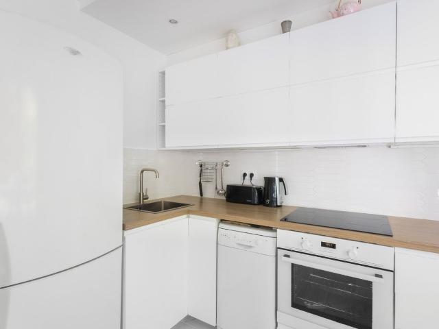 Cosy apartment near Canal SaintMartin, Paris Amsterdam Apartments for Rent
