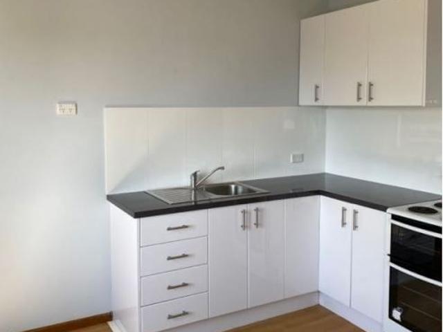 Cosy Brick Unit | 1 Bedroom | Convenient West Kempsey Location | Water and Lawns Included