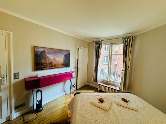 Cosy, central, quiet, romantic, design Flat, Paris Amsterdam Apartments for Rent