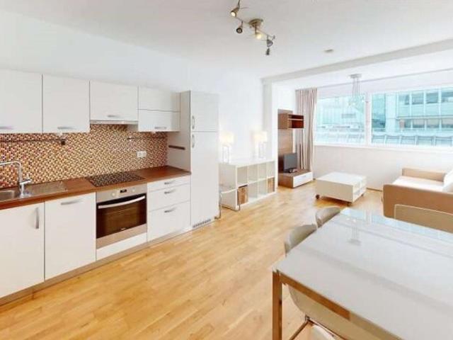 Cosy City Apartment close to State Opera House