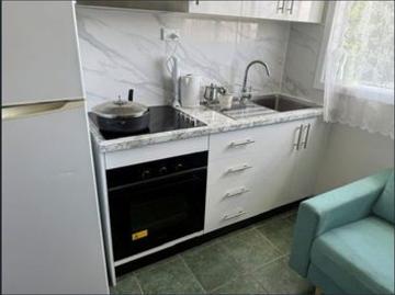 Cosy & Convenient 1 Bedroom Half House Includes Water!