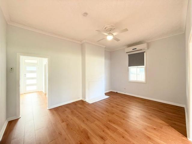 COSY COTTAGE CLOSE TO THE CBD