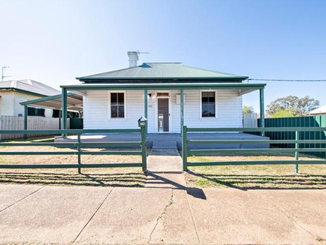 COSY COTTAGE CLOSE TO THE CBD