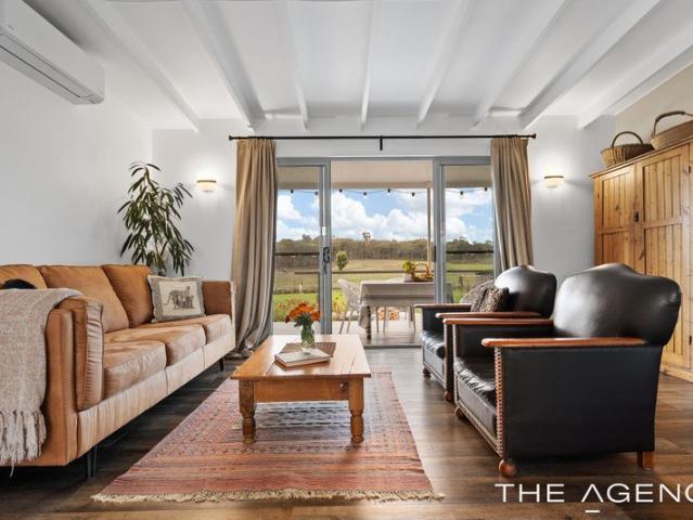 Cosy Country Living With Room To Expand