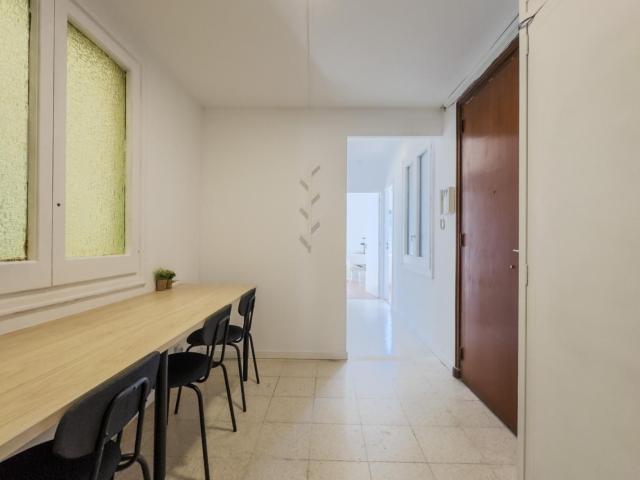 Cosy double bedroom near the Diagonal metro
