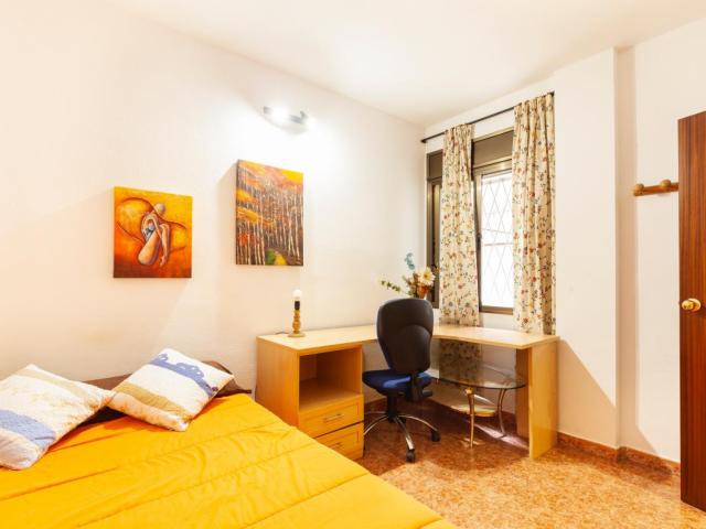 Cosy double bedroom in Montcada i Reixac