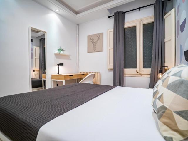 Cosy double bedroom in Collblanc