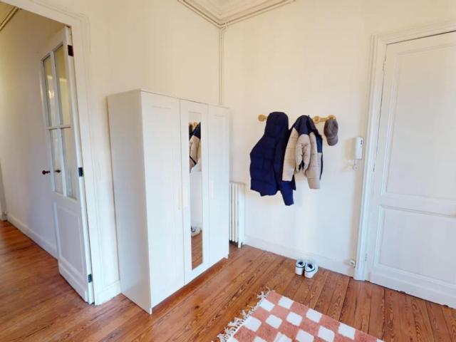 Cosy double bedroom in the centre of Bordeaux