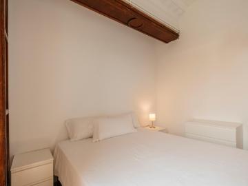 Cosy double bedroom in 14 bedroom apartment