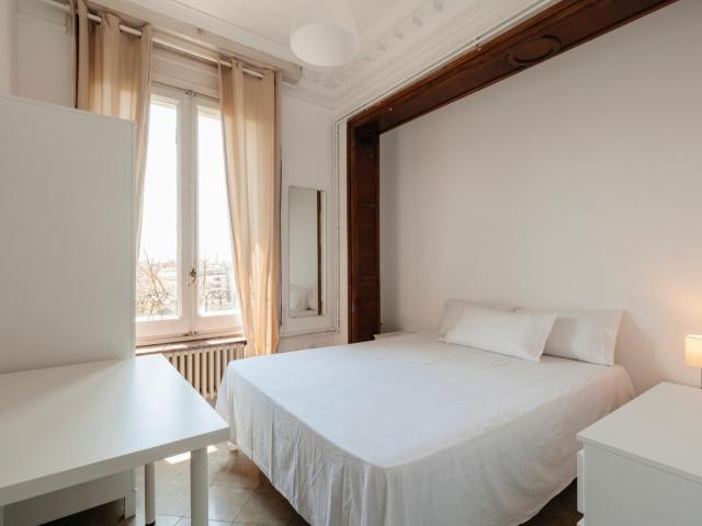 Cosy double bedroom in 14 bedroom apartment