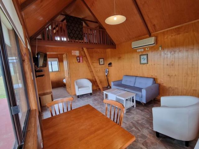 COSY FURNISHED CABIN HIDEAWAY