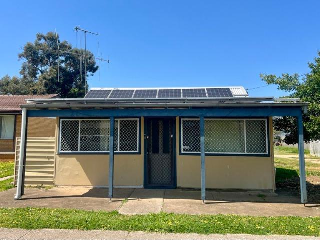 Cosy Furnished Home with Large Backyard