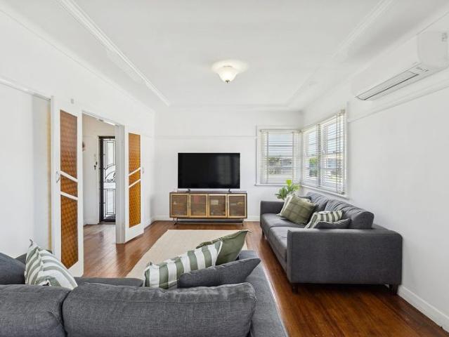 COSY FAMILY HOME IN CONVENIENT TELARAH