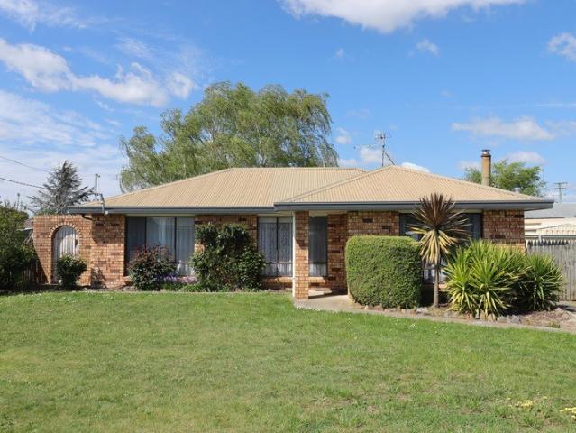 Cosy Family Home in Longford