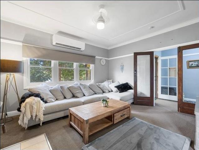 Cosy Family Home in Town