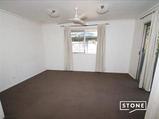 Cosy Family Home with Large Fenced Yard.