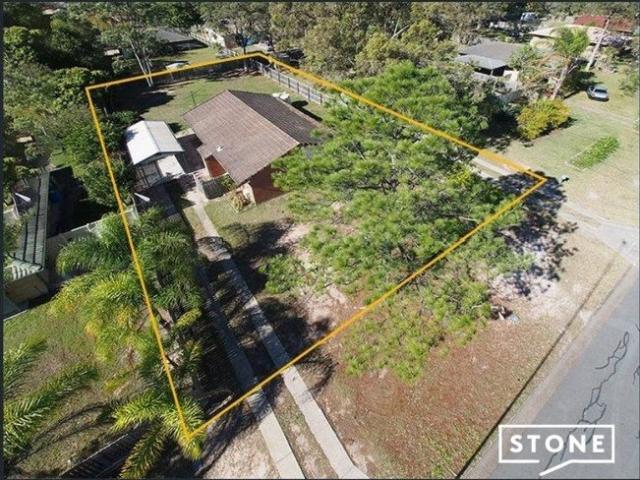 Cosy Family Home with Large Fenced Yard.