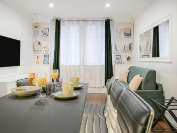 Cosy flat with view on Eiffel Tower