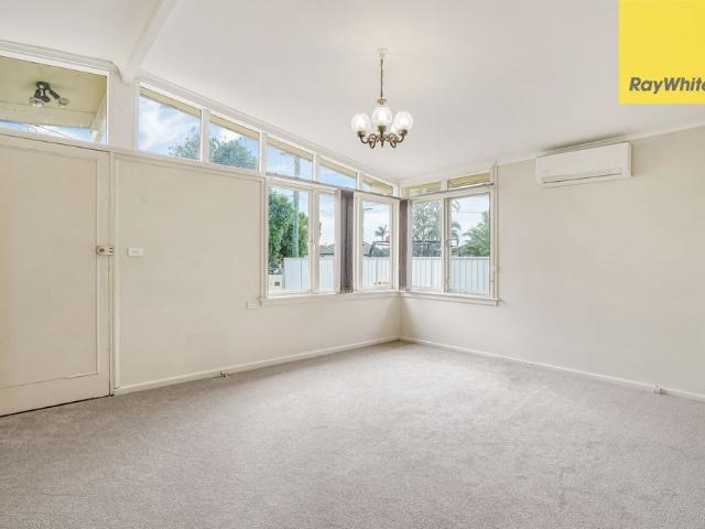 COSY HOME CLOSE TO ALL AMENITIES